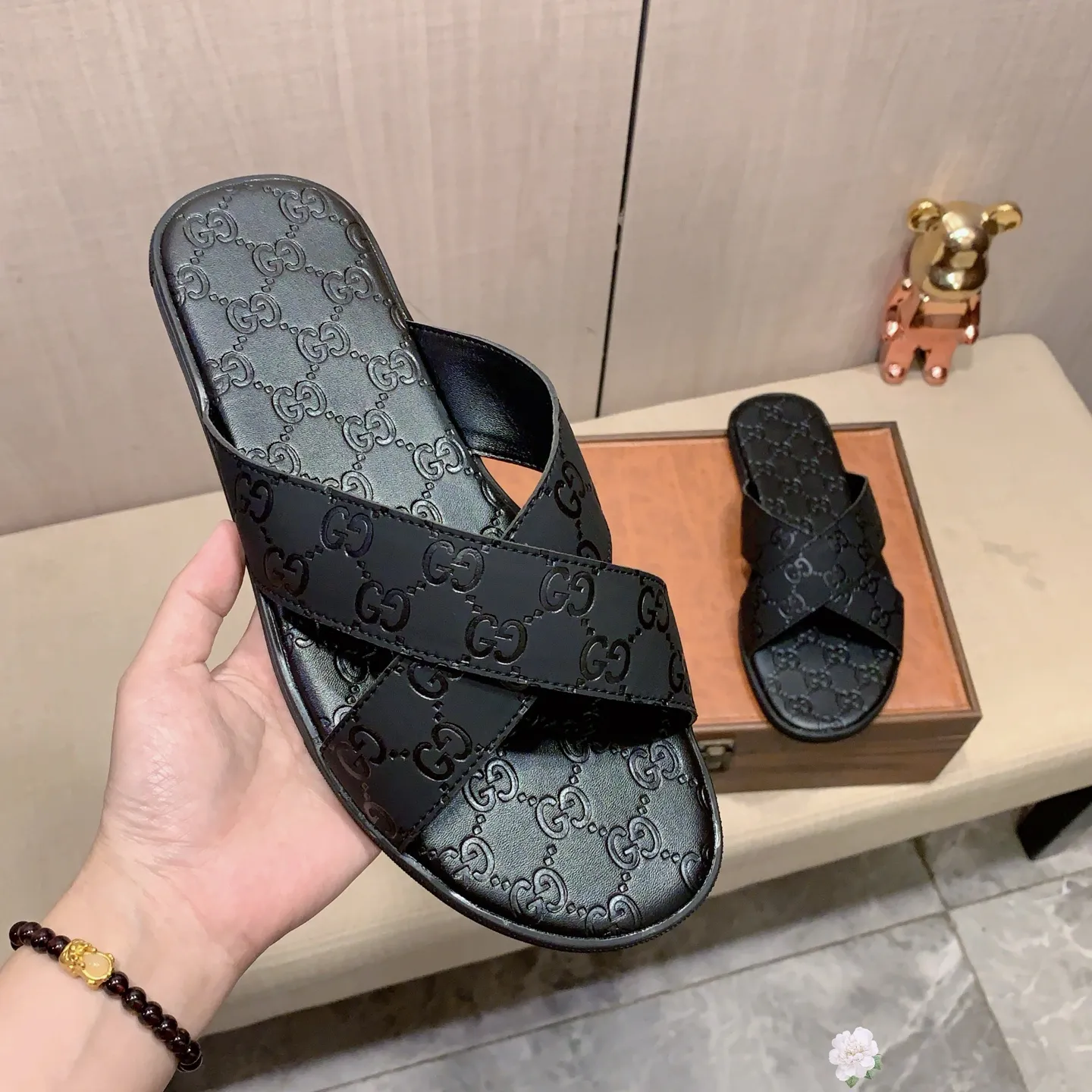 Slippers: New model: Factory price: 240💰💰🎩🎩🔥🔥《 Gucci* 》Series of slippers top purchasing agent🔍🔍Sold simultaneously for men, original Italian imported webbing made of selected cowhide, exquisite workmanship,), sole: (super comfortable) original factory special sole, ⚠️exclusive double-layer movable molded sole super comfortable⚠️, real shot🎬the real thing is more beautiful🔍🔍266 regular code 38-45,